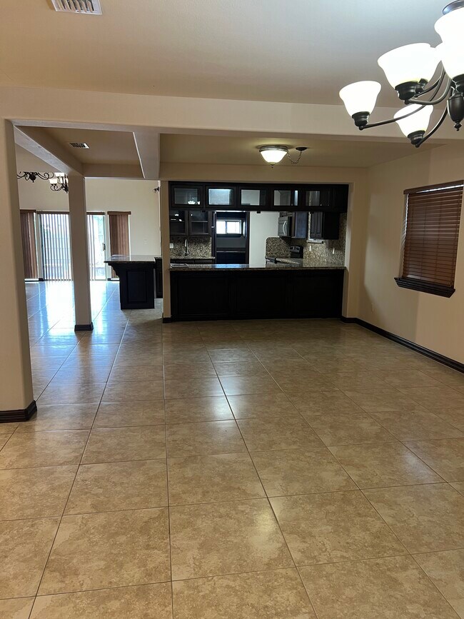 Foto del edificio - 325 Primrose Ave