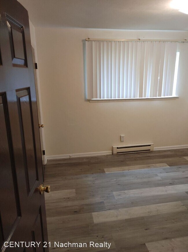 Building Photo - 2 br, 1 bath House - 7920 Thompson Road Un...