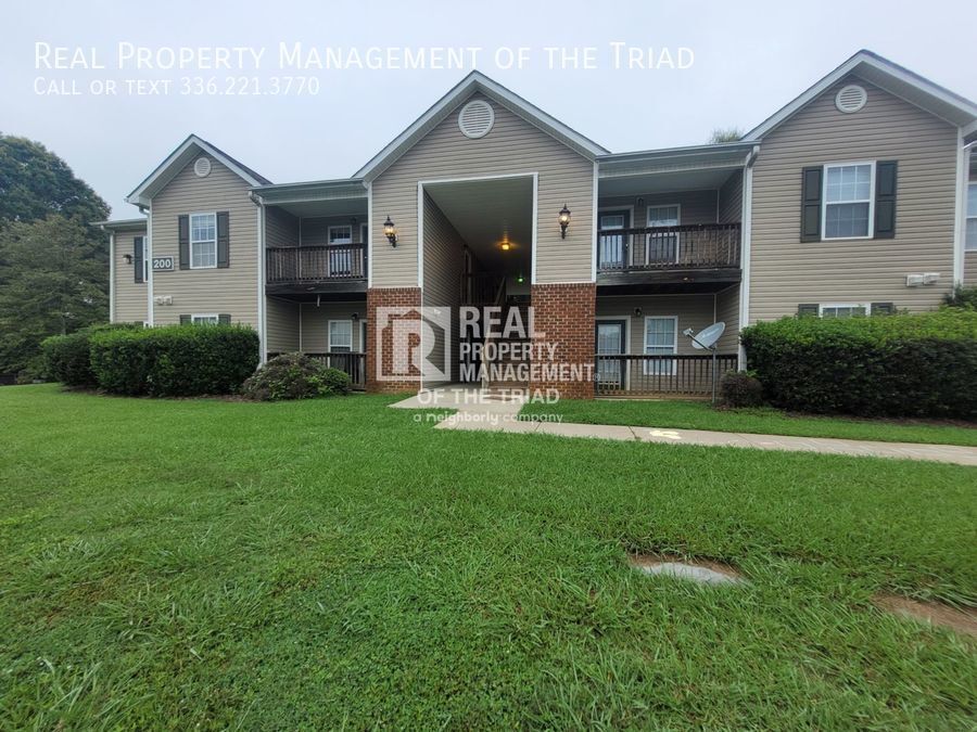 Primary Photo - 2BR/2BA 2nd Floor Apartment in Rural Hall!