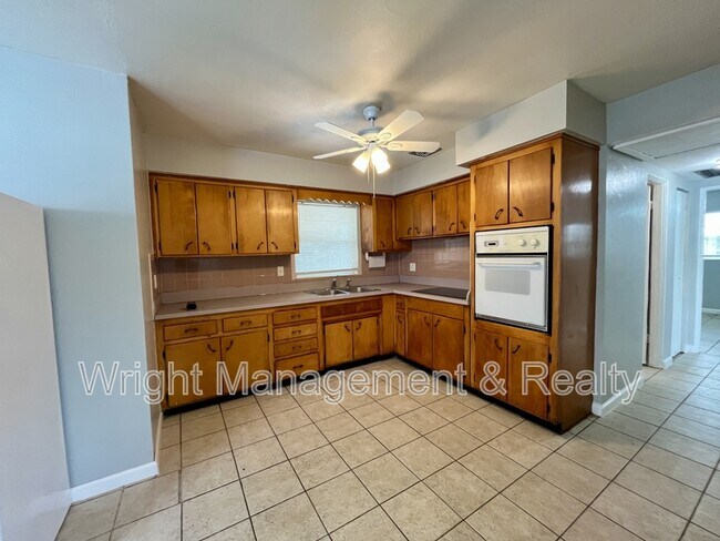 Foto del edificio - 10731 108th St N