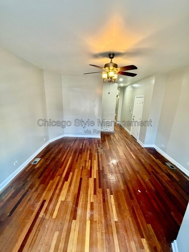 Foto del edificio - 5739 S Calumet Ave