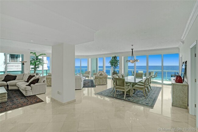 Building Photo - 10101 Collins Ave