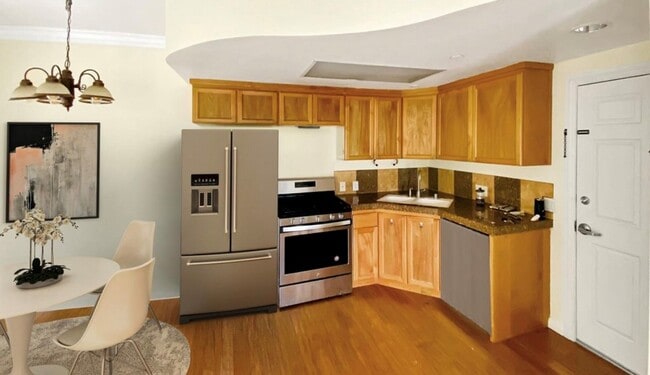 Building Photo - Klever Apartments