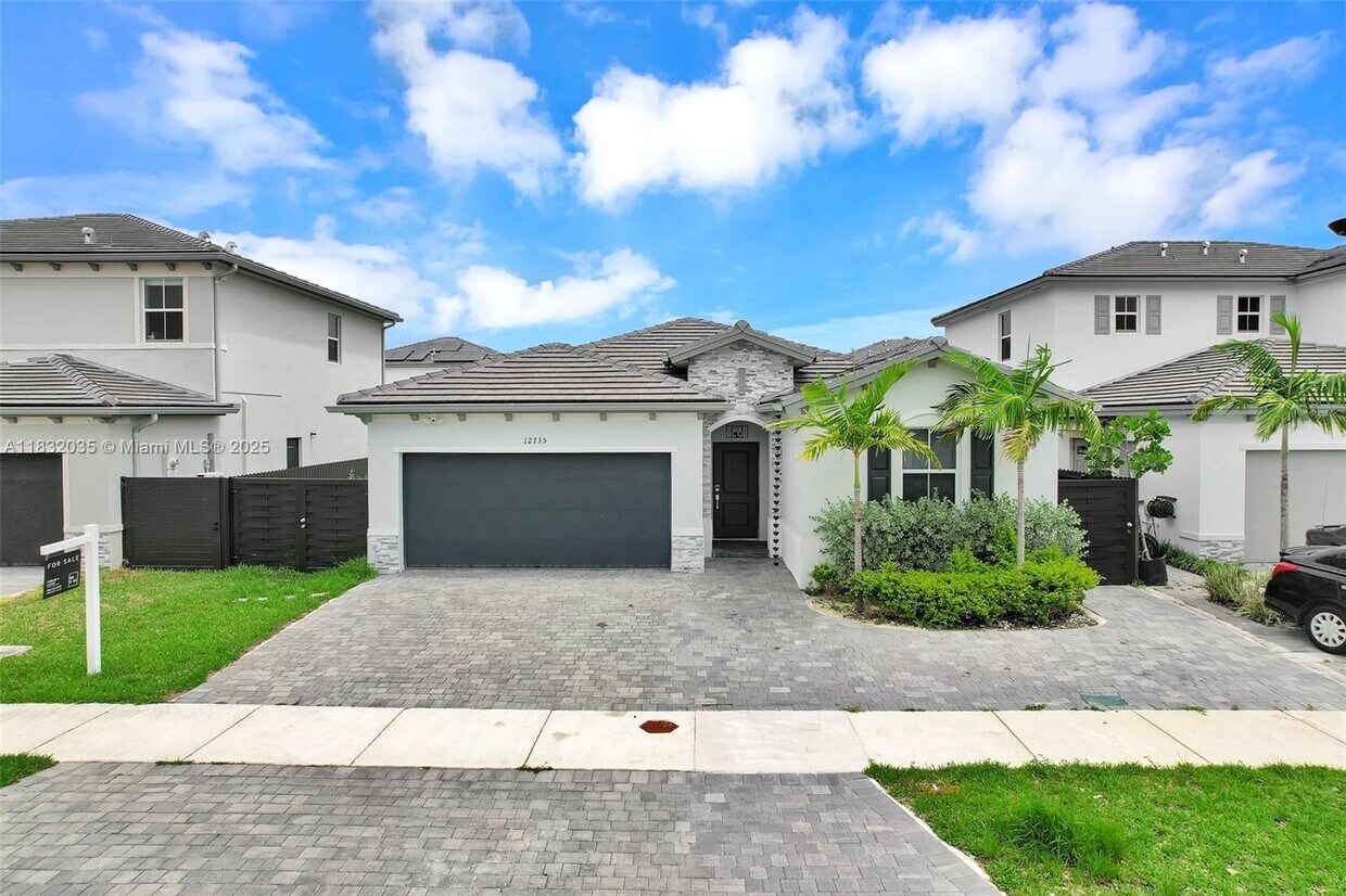 Foto principal - 12735 SW 211th St