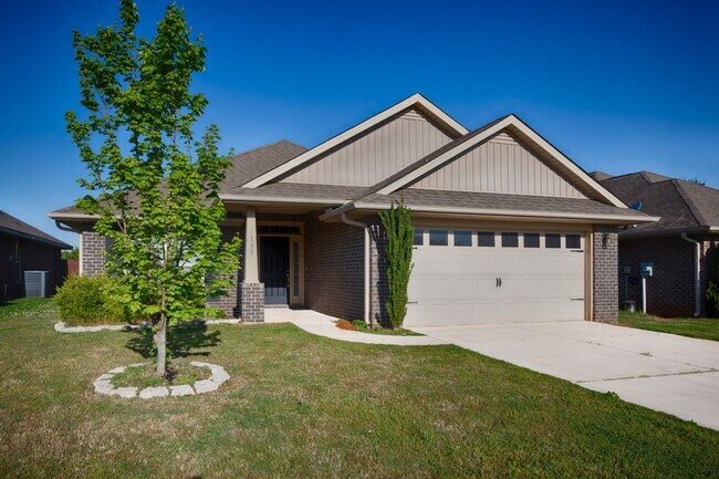 Foto del edificio - 4BR Brick Home in Triana · Bob Jones High · $1,995/mo