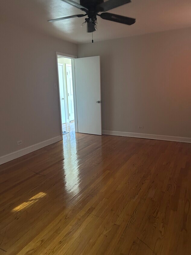 Foto del edificio - 3019 W 71st St