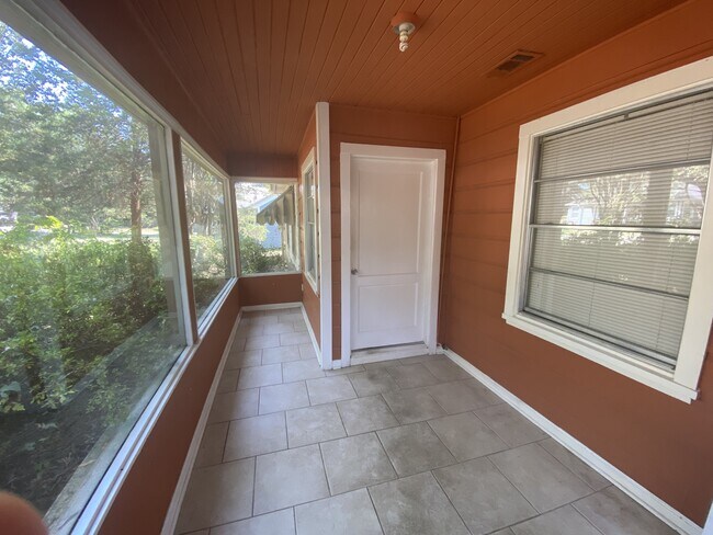 Foto del edificio - 1716 Lilac Cir