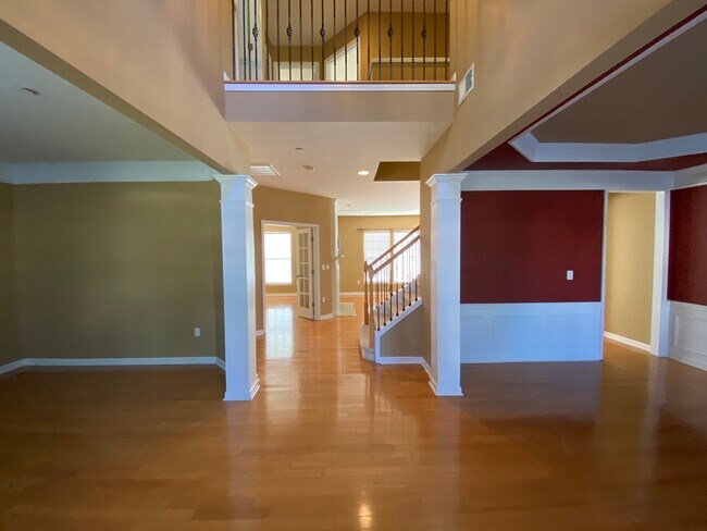 Building Photo - 2010 Universe Ct
