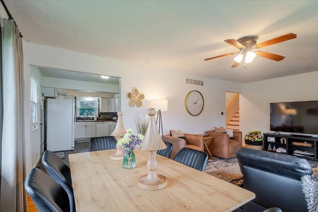 Foto del edificio - 310 W Prairie St