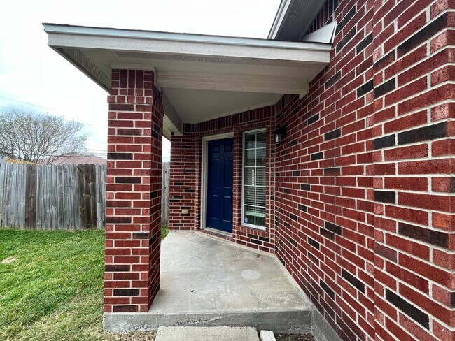 Building Photo - 3921 Gibraltar Dr