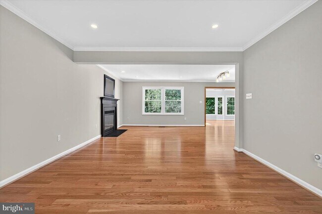 Building Photo - 8405 Overlook St