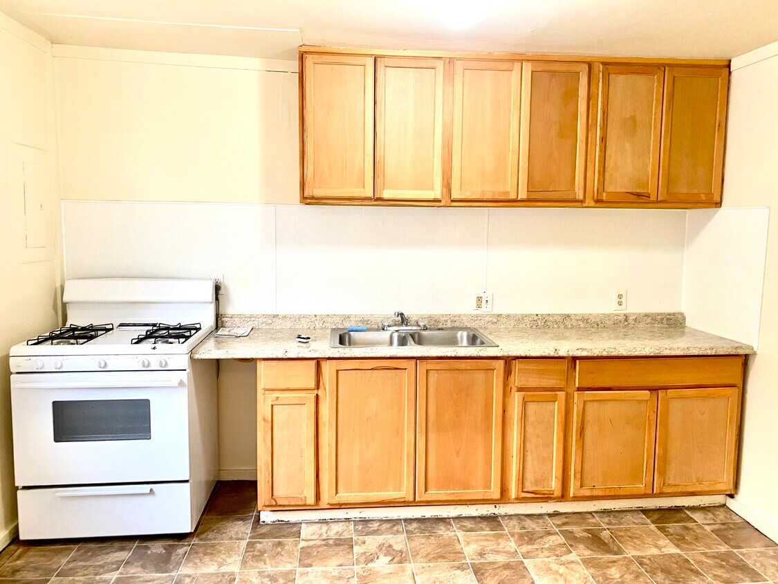 Foto principal - 32119 Genessee St