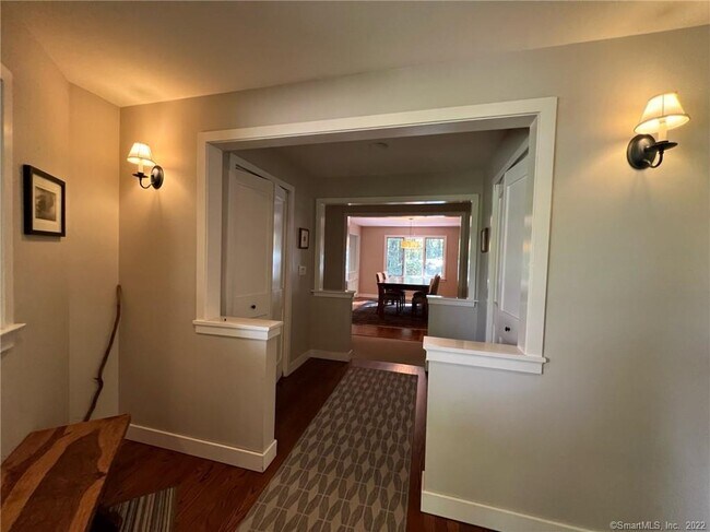 Foto del edificio - 32 Hanson Rd