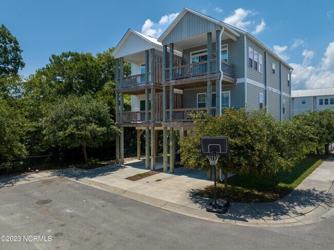 Foto del edificio - 207 Bridgeview Ct