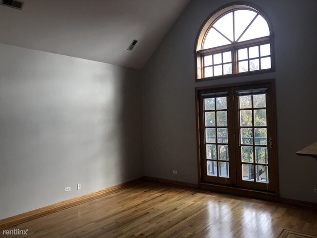 Building Photo - 3954 N Greenview Ave