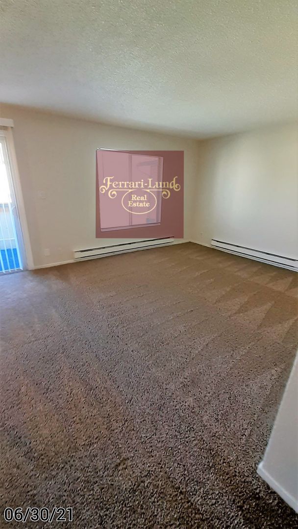 Building Photo - Condo Near UNR, upstairs apartment,  2 Bed...