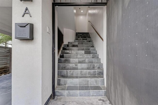 Building Photo - 2301 Camden Dr