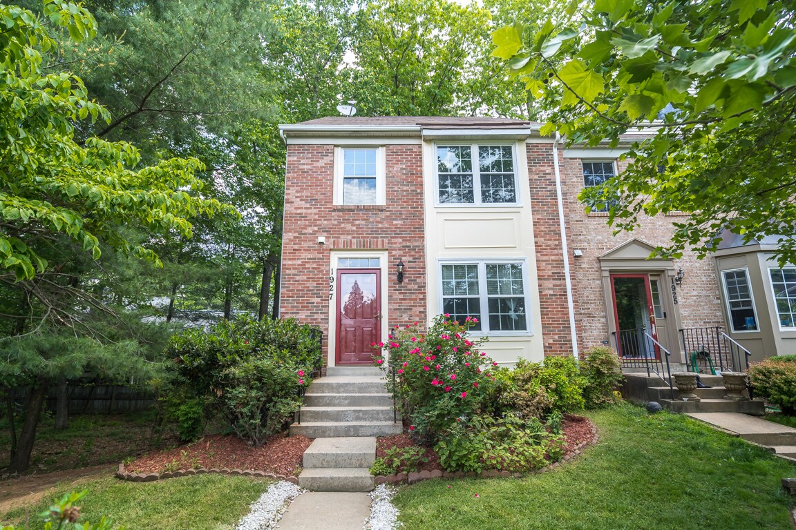 1927 Windjammer Way, Gaithersburg, MD 20879 Townhome Rentals in