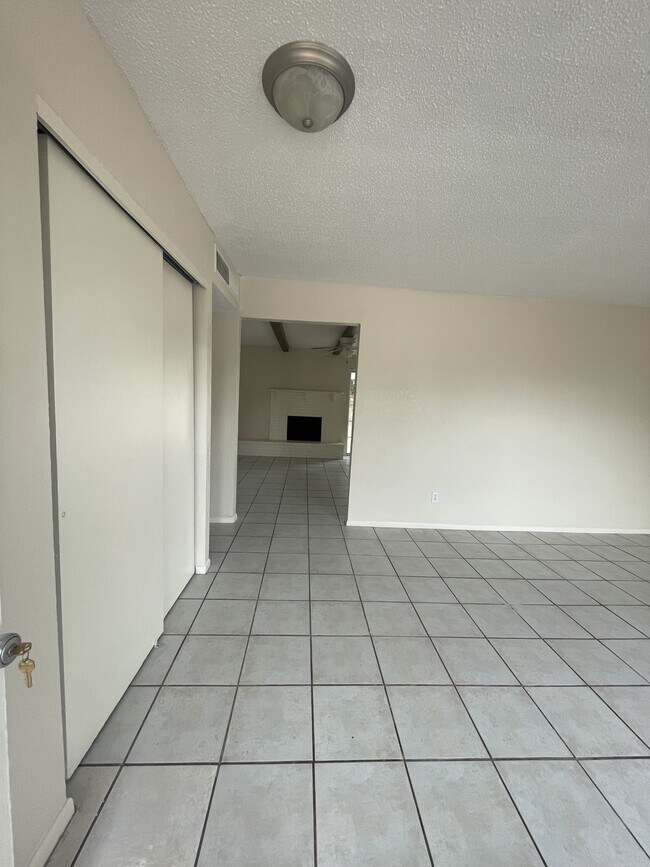 Foto del edificio - 10902 Bywood Dr