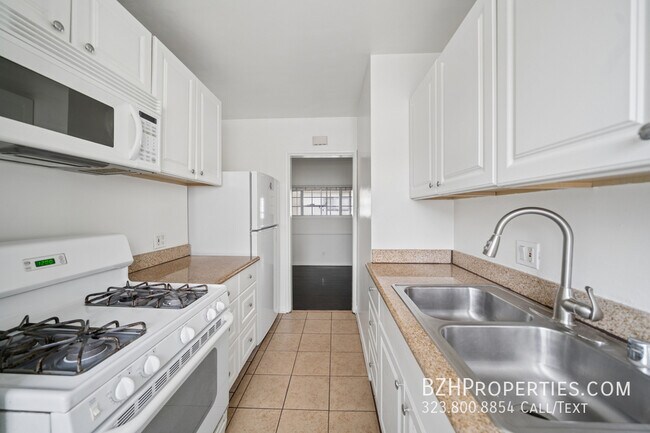 Foto del edificio - 1051 S Holt Ave