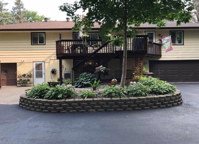 Parte trasera de la casa - 4925 Main St E