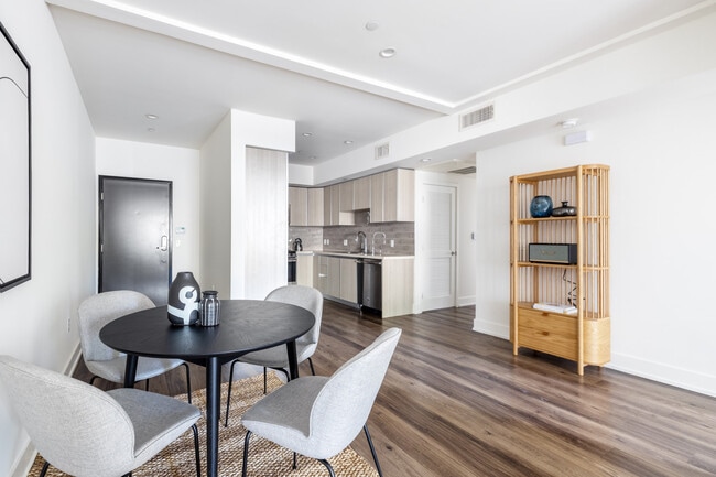 Foto del edificio - 129 S Kings Rd