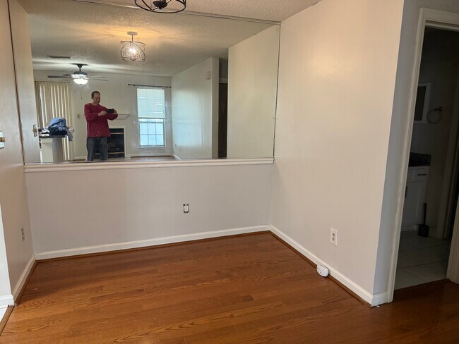 Foto del edificio - 319 Granville Ct