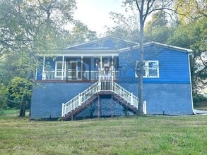 Building Photo - 286 Emily Ln