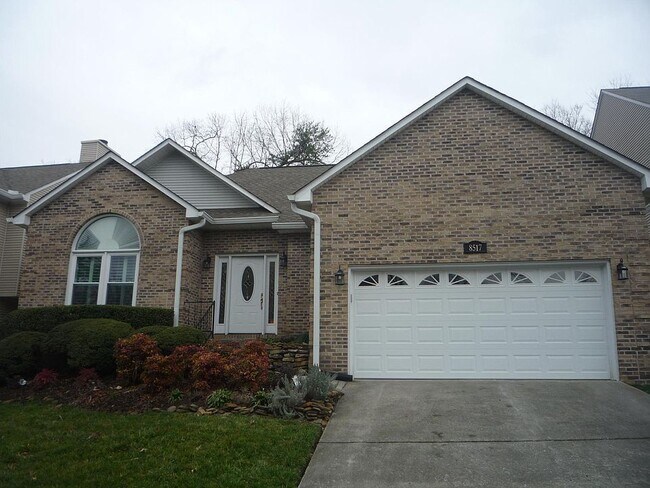 Building Photo - 8517 Cypress Lake Dr E