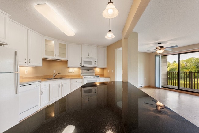 Building Photo - Lakewood Hills Apartments