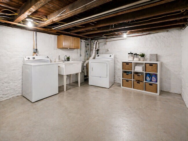 Building Photo - Newly renovated bright 2 bed 1 bath in fishtown JULY 10