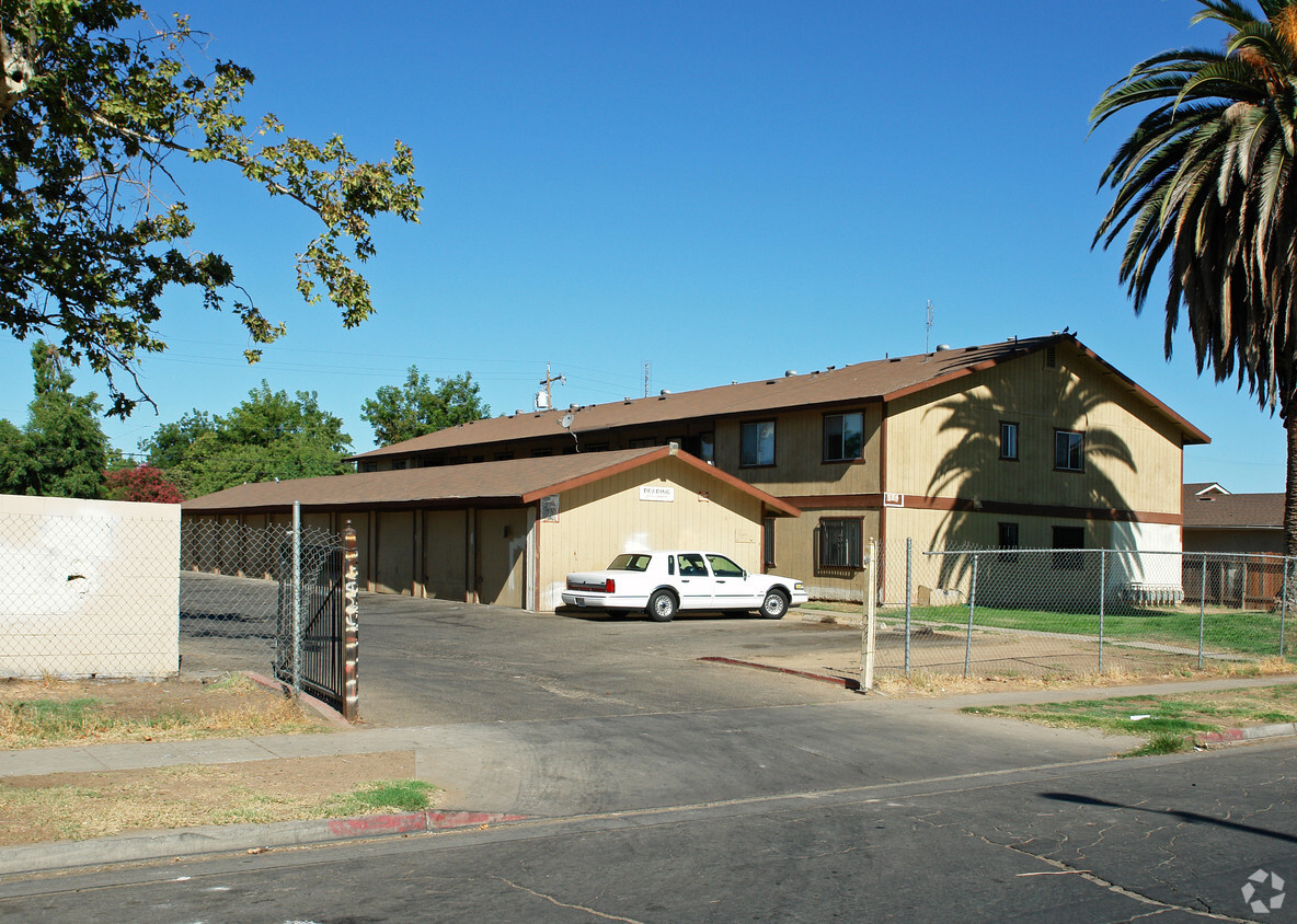 Building Photo - 534 S Dearing Ave