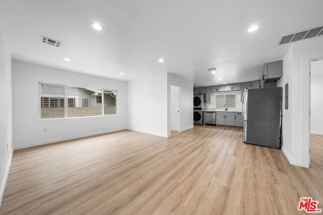 Foto del edificio - 1537 N Kingsley Dr