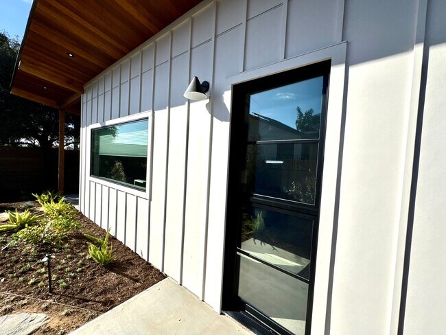 Foto del edificio - 1910 Raymond Ln