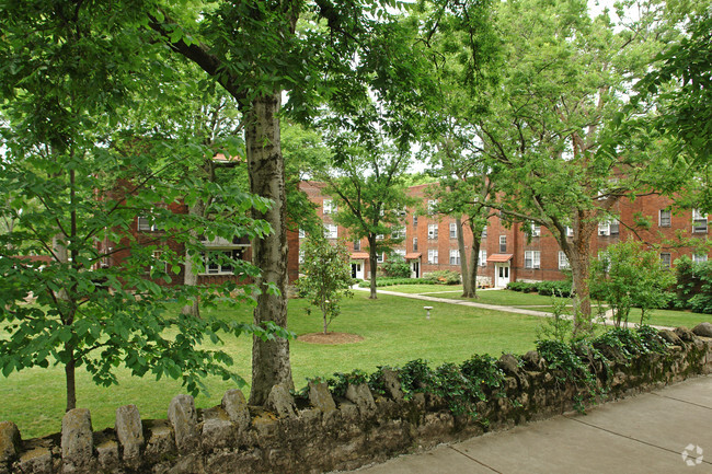 Foto del edificio - Sterling Court Apartments