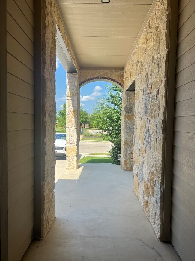 Building Photo - 633 Jess Maynard Trail
