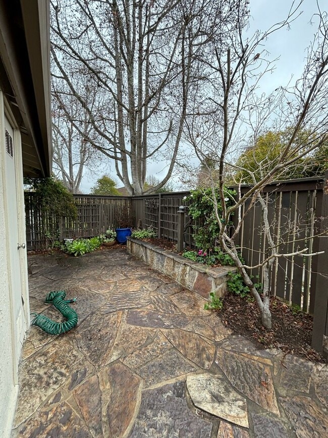 Foto del edificio - Upper Westside Santa Cruz | 2BD/1BA Condo | Pool, Patio & Parking
