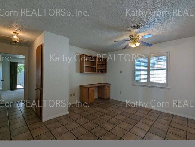 Building Photo - Two Bedroom Home