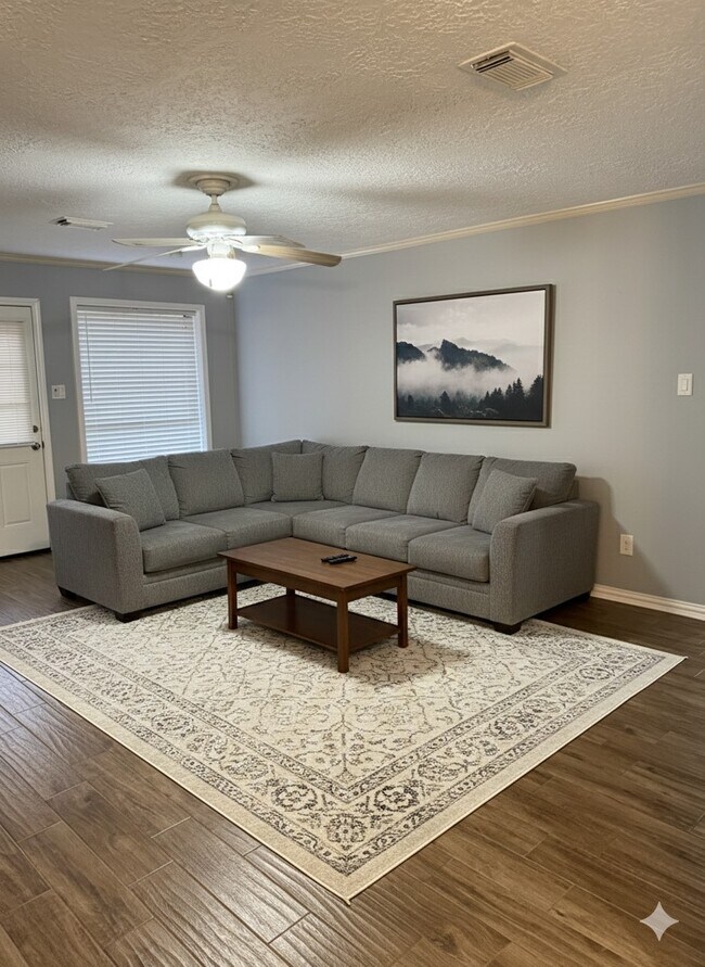 Foto del edificio - 717 Blue Ridge Dr