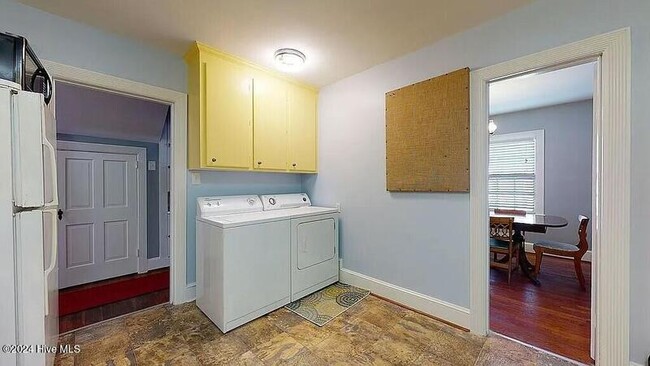 Foto del edificio - 1105 W Rock Spring Rd
