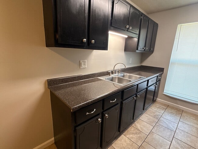Building Photo - 16 Markwest Cv