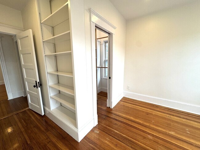 Foto del edificio - 14 Breck Ave