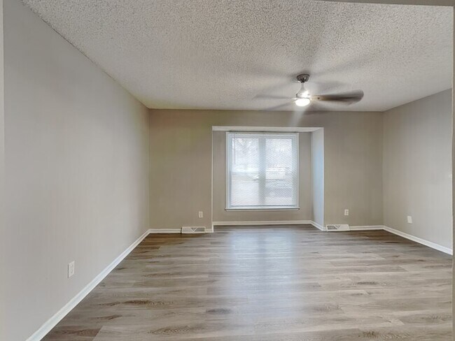 Building Photo - 13732 Applewood Dr