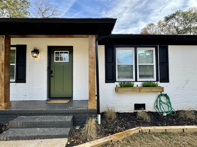 Foto del edificio - 103 Poinsettia Dr