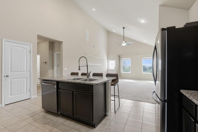 Foto del edificio - 701 Liard River Rd