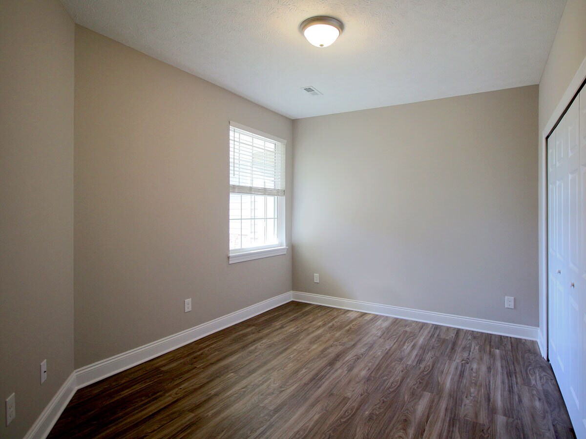 Shoreline Village Apartments – photo 5