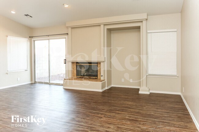 Foto del edificio - 5008 Camino Del Santo Pkwy