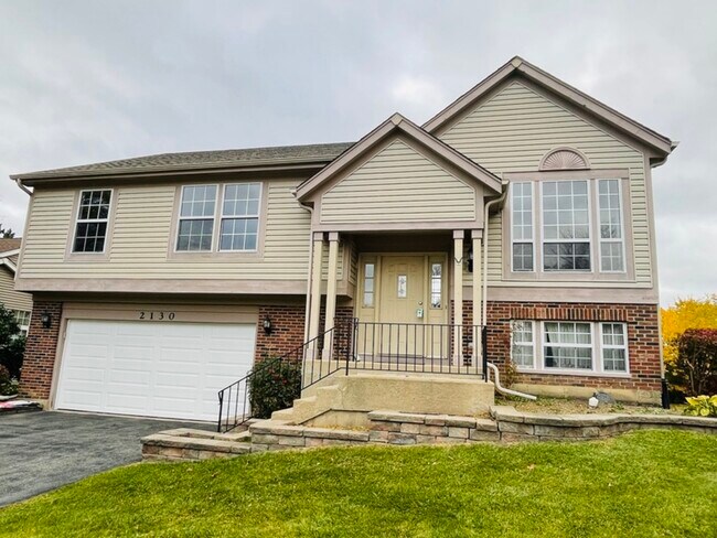 Building Photo - 2130 Green Bridge Ln