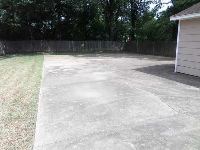 Building Photo - 2206 Woodfield Park Rd