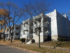 Building Photo - 303 Stone St